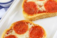 Cheesy Garlic Bread Pizza Recipe