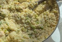 One-Pan Cheesy Chicken and Broccoli Rice Skillet