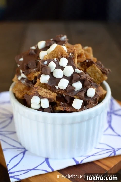Golden grahams, chocolate, and mini marshmallows give this toffee bark a fun and delicious s'mores twist. Golden grahams, chocolate, and mini marshmallows give this toffee bark a fun and delicious s'mores twist.