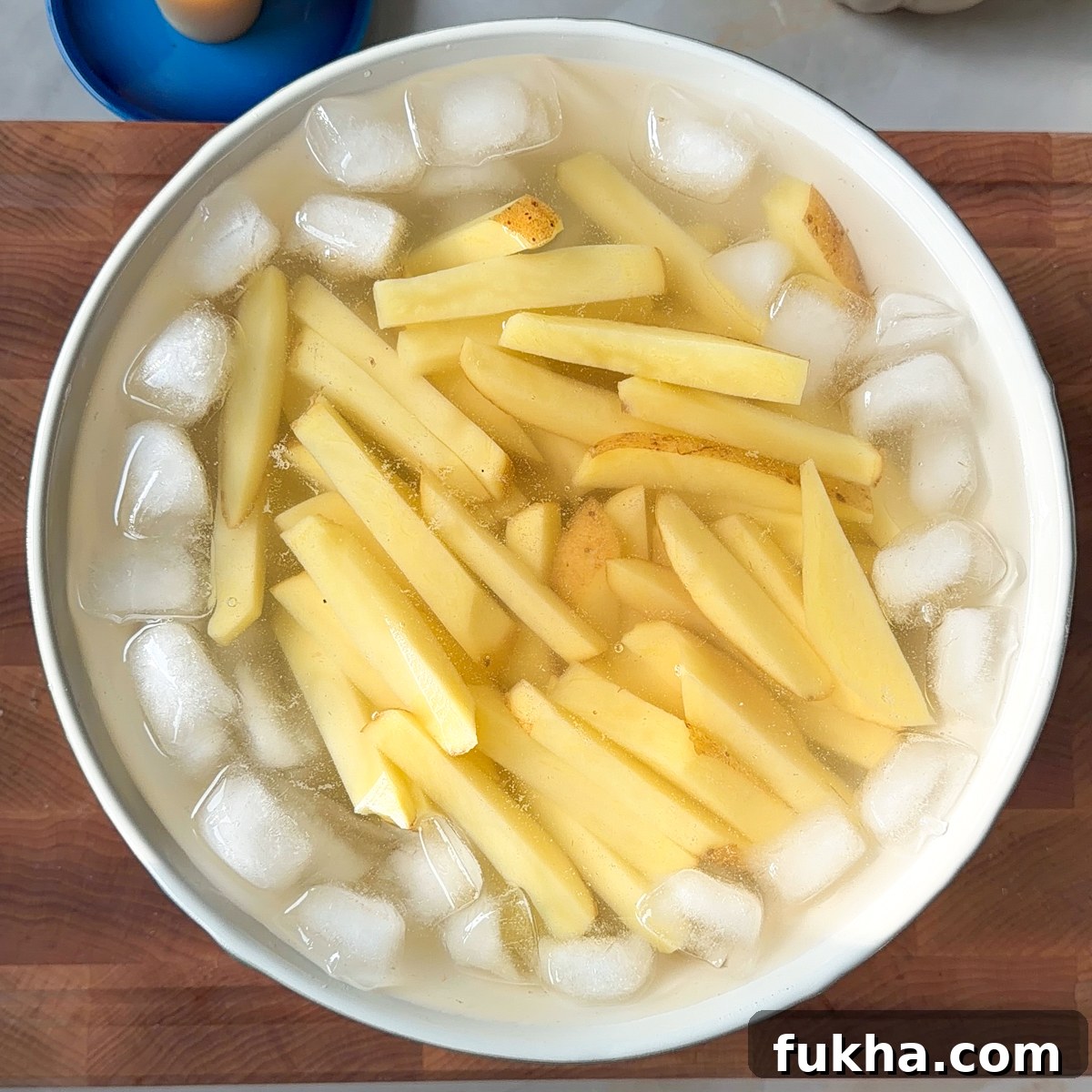 Put the sliced fries into iced water for at least 30 min!