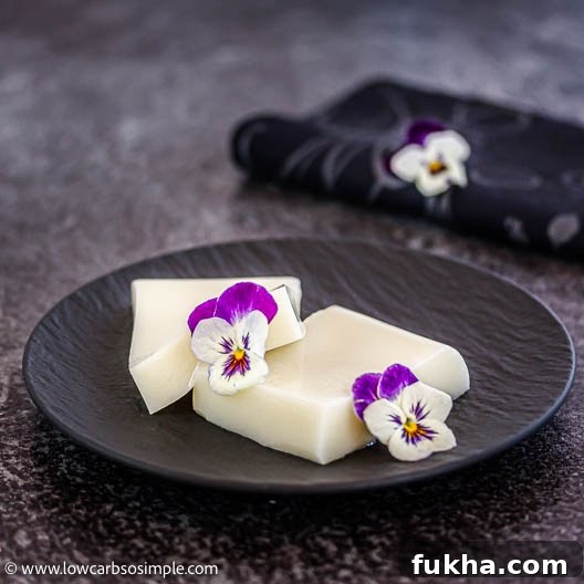 4-Ingredient Keto Almond Jelly aka Annin Tofu | Low-Carb, So Simple