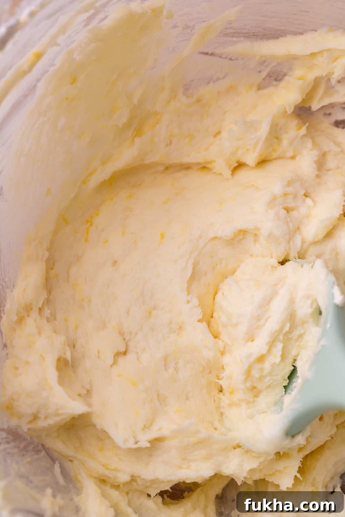 Lemon cream cheese frosting in a glass bowl.