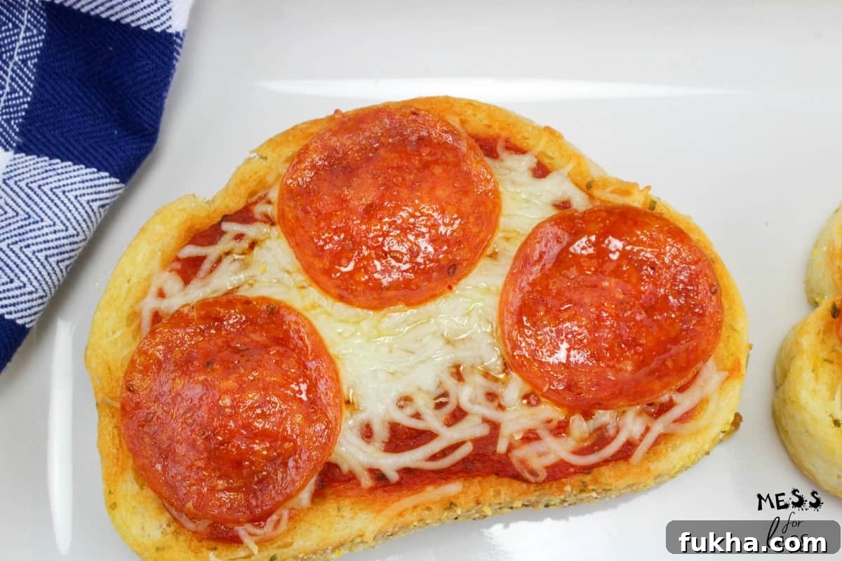 Cheesy Garlic Bread Pizza Recipe 3 easy garlic bread pizza with pepperoni