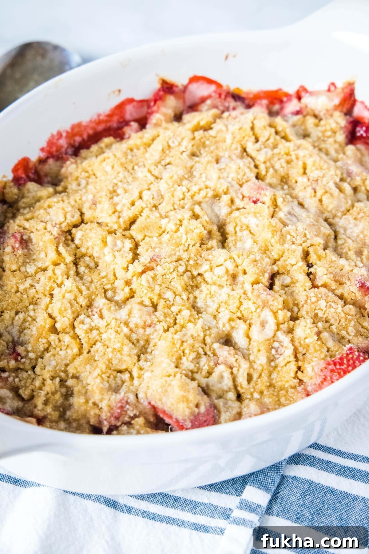 golden brown crumb topping on strawberry crumble