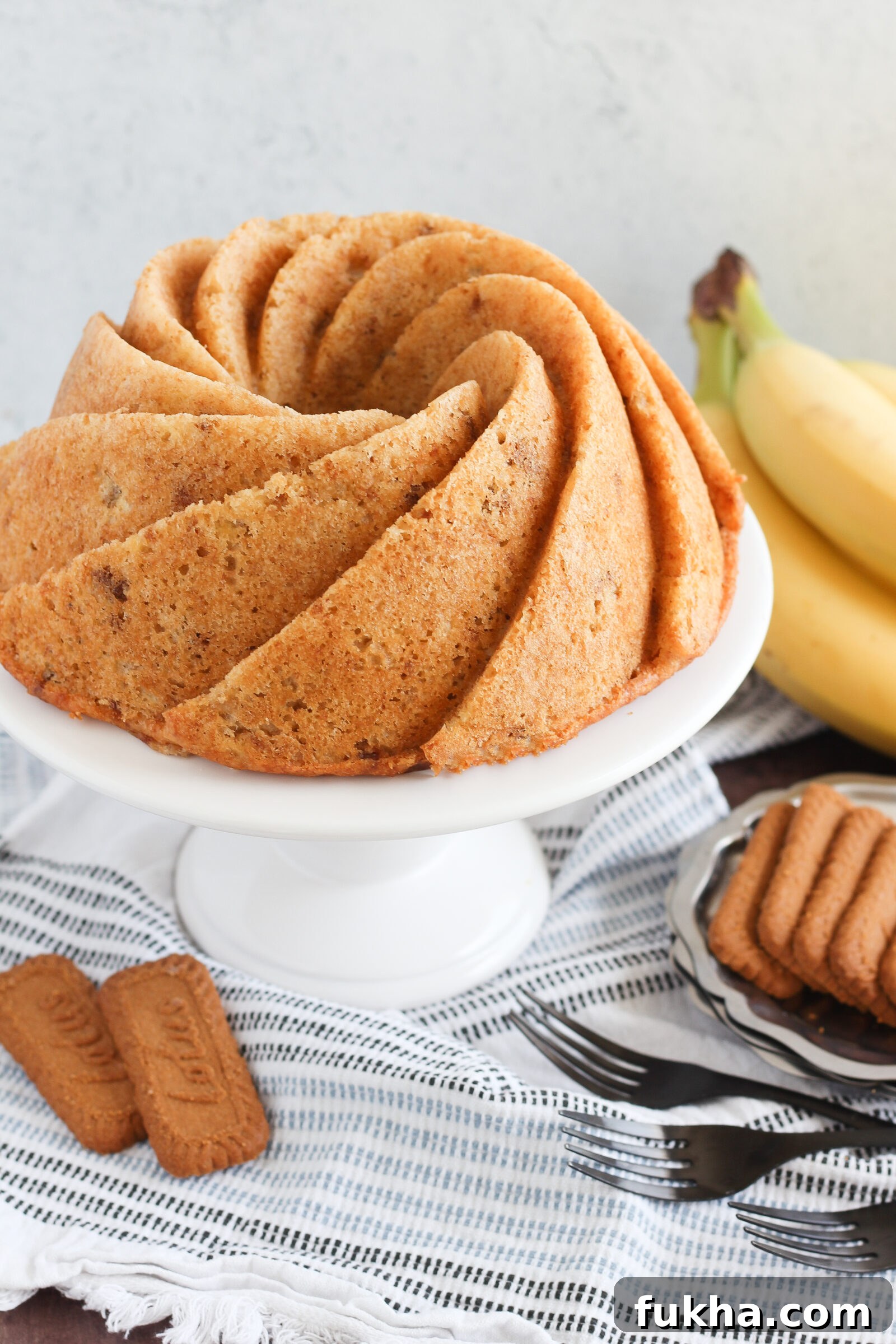 Banana Biscoff Bundt Cake with Cookie Butter Glaze 4 Close up of Banana Biscoff Bundt Cake