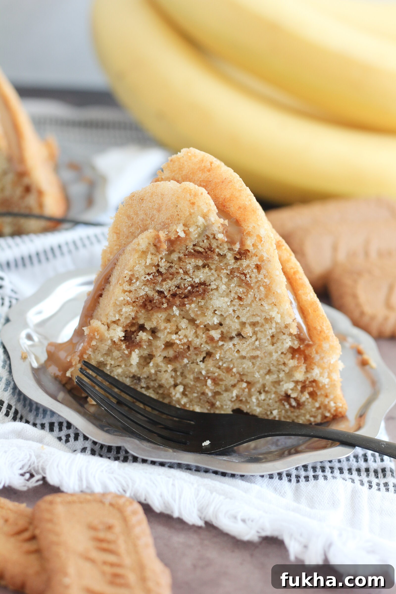 Banana Biscoff Bundt Cake with Cookie Butter Glaze 5 Biscoff drizzle on bundt cake