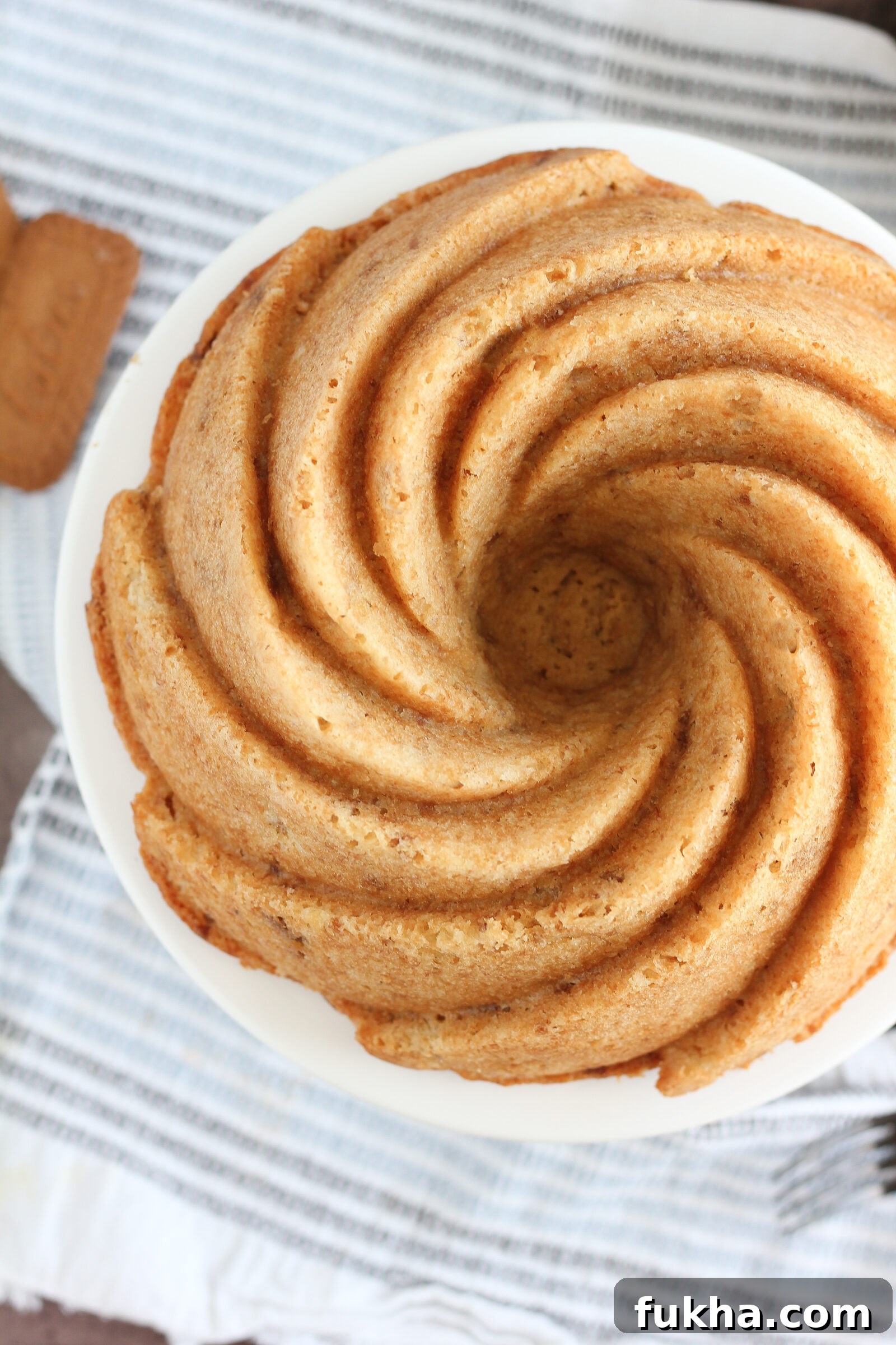 Banana Biscoff Bundt Cake with Cookie Butter Glaze 8 Decorative bundt pan cake