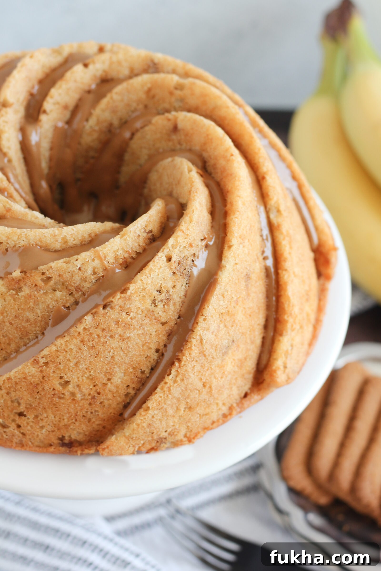 Banana Biscoff Bundt Cake with Cookie Butter Glaze 9 Sliced banana biscoff cake