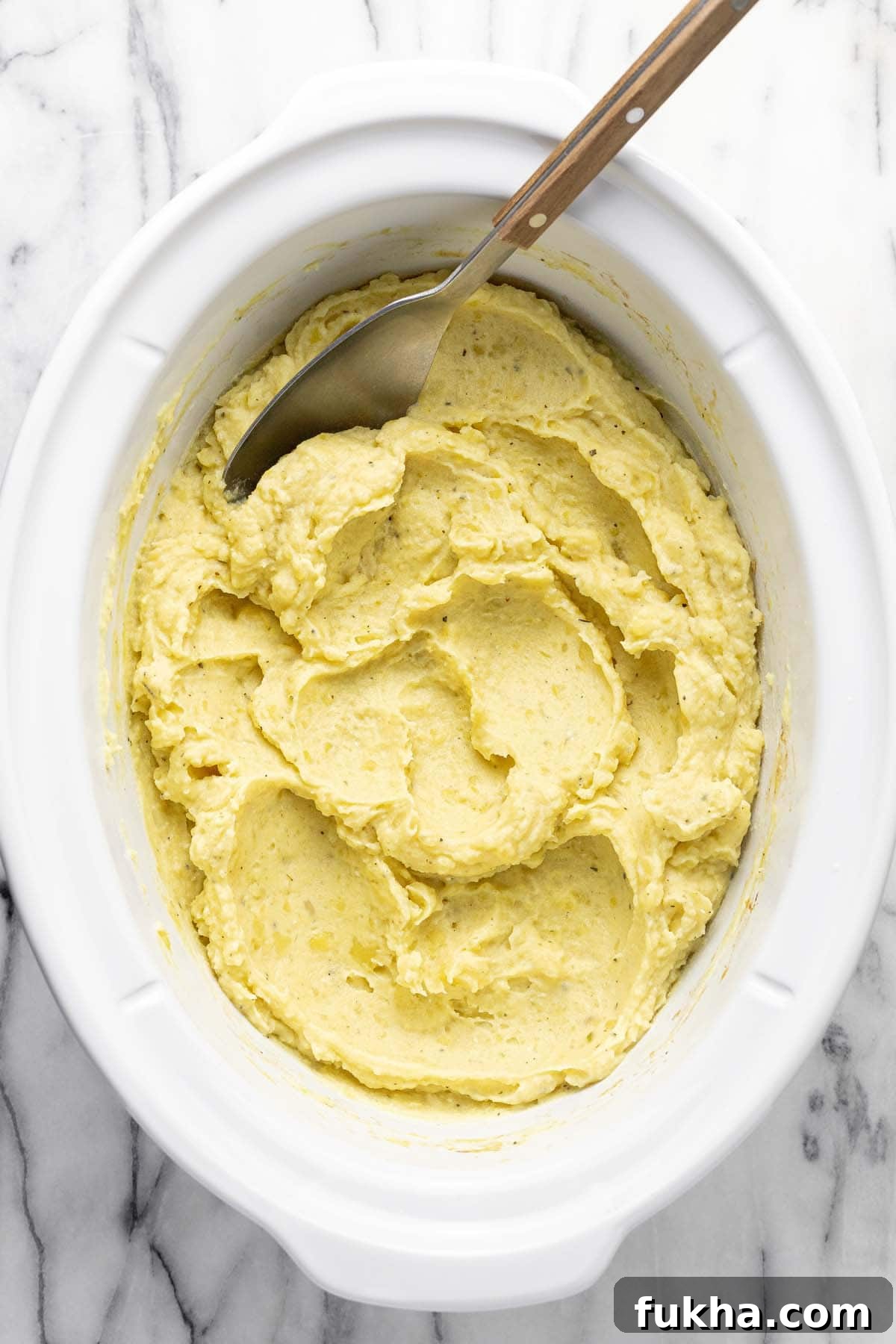 Creamy Slow Cooker Mashed Potatoes 6 Creamy mashed potatoes in a large crock pot.