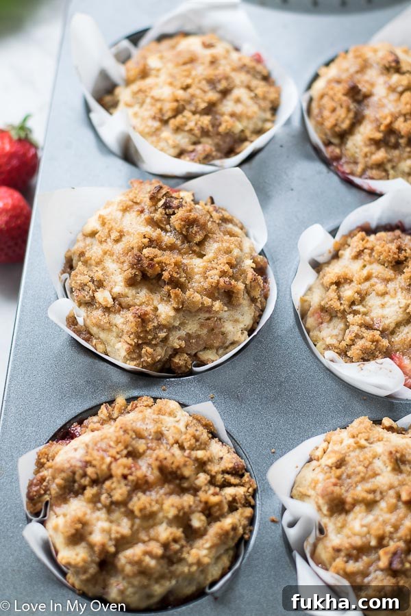 strawberry rhubarb muffins