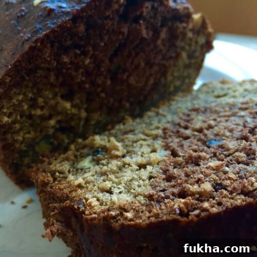 Are you a banana dessert lover? Then you're going to enjoy this Banana, ginger and walnut cake, it's simple and delicious.