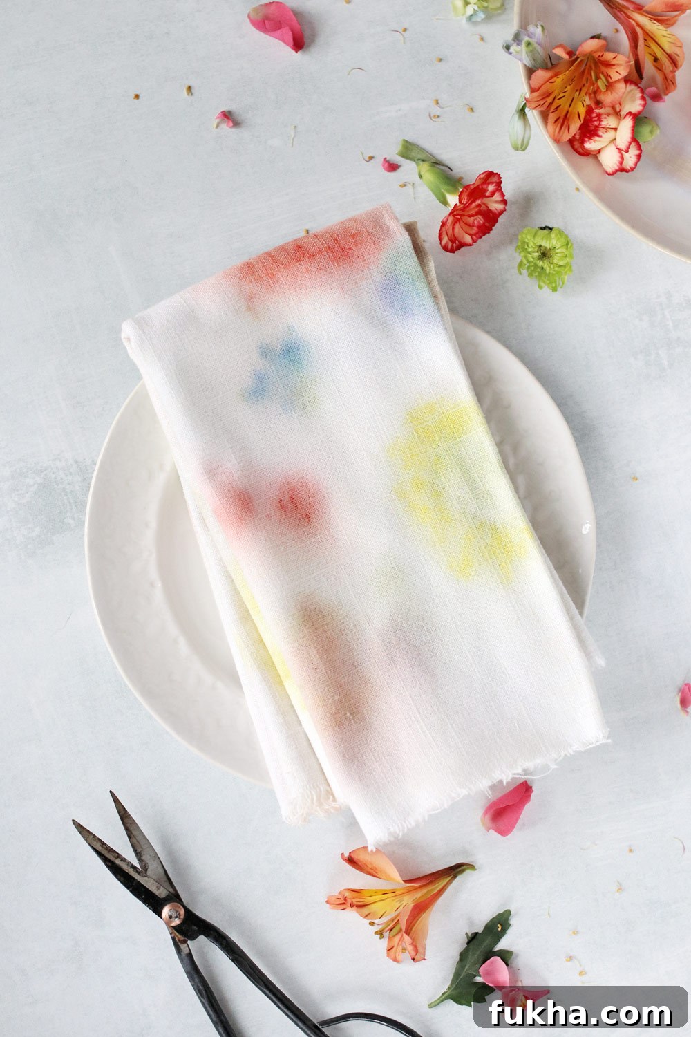 DIY Watercolor Napkins with Flower Dyeing