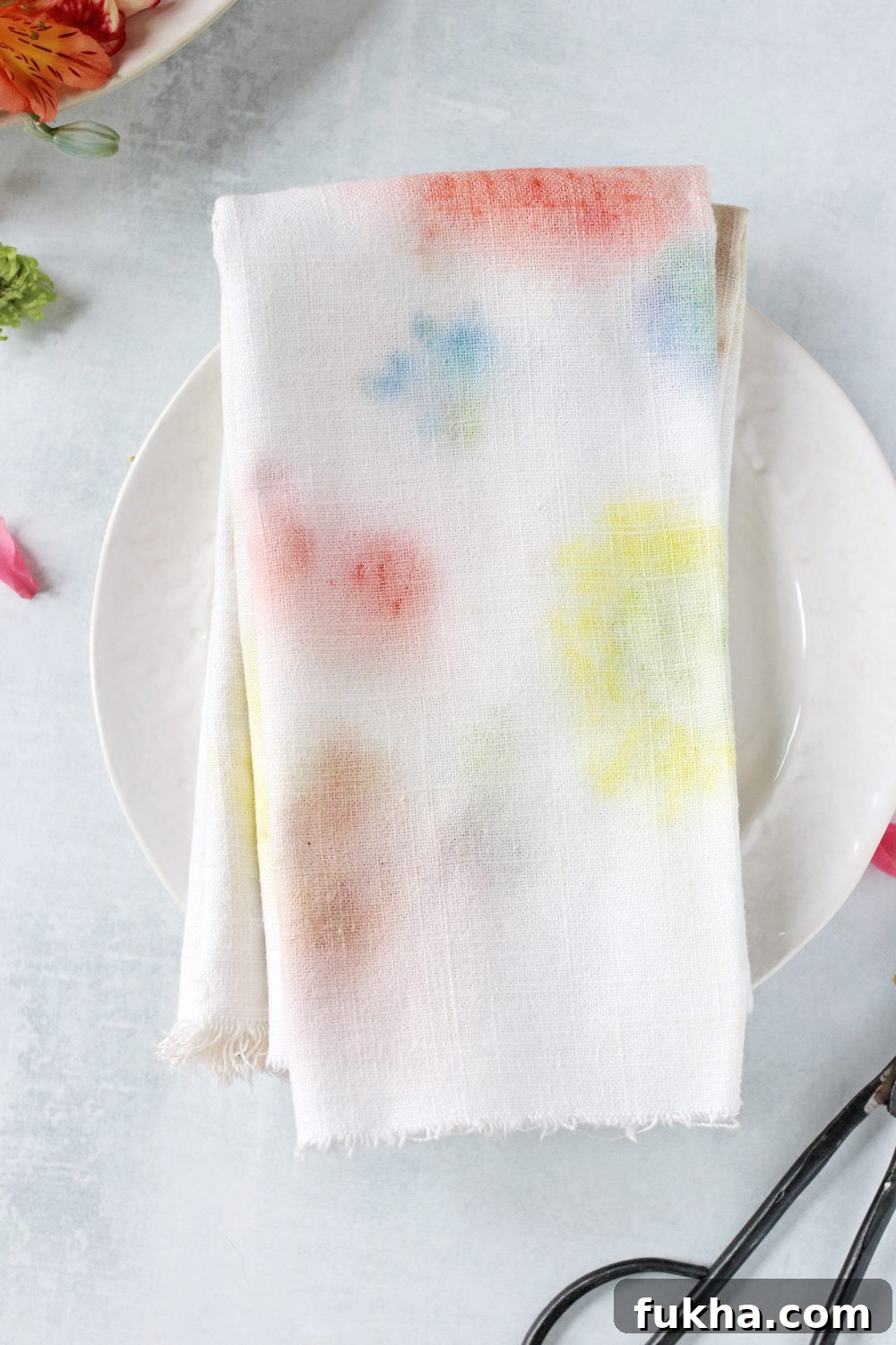 DIY Watercolor Napkins with Flower Dyeing