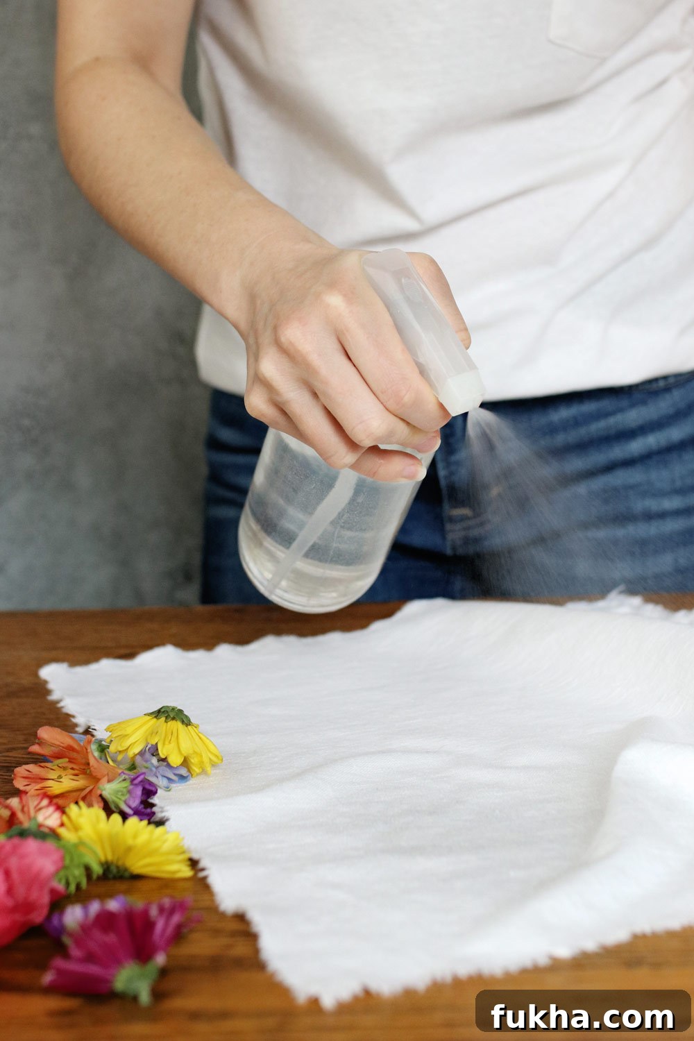 DIY Watercolor Napkins with Flower Dyeing